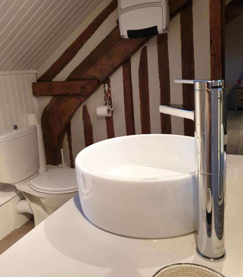 D'Anciennes "Chambres De Bonnes" 翁弗勒尔 外观 照片