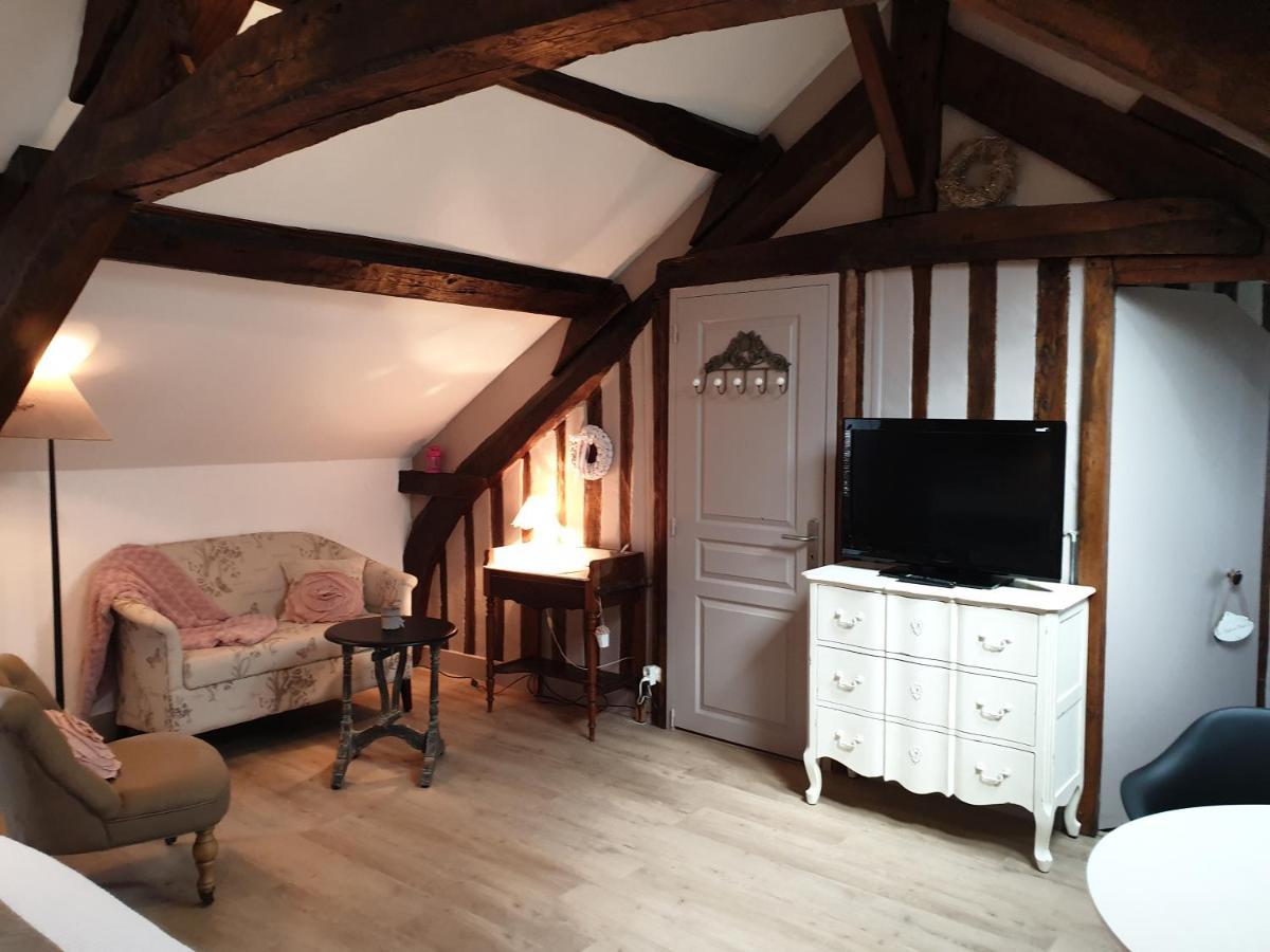 D'Anciennes "Chambres De Bonnes" 翁弗勒尔 外观 照片