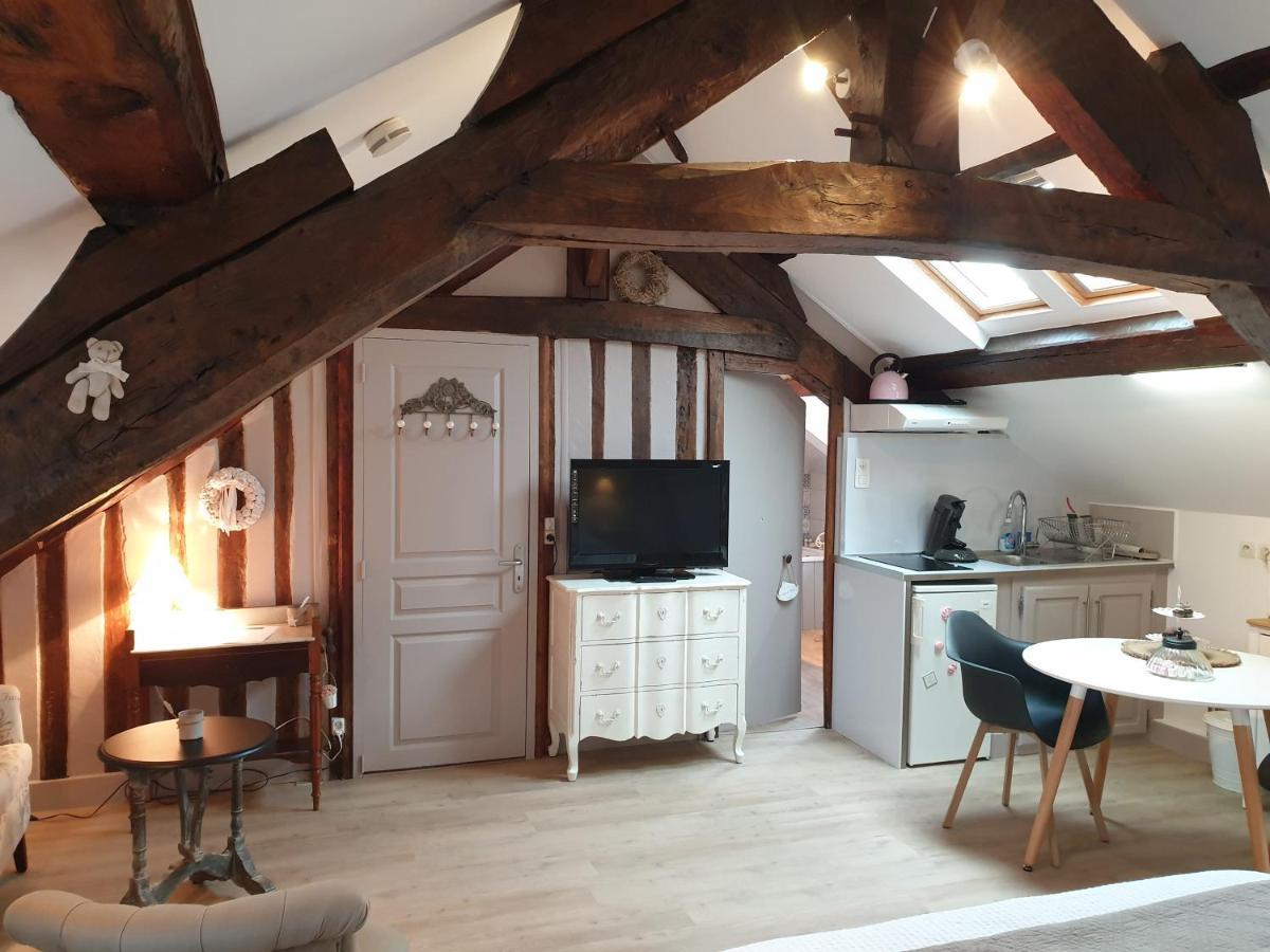 D'Anciennes "Chambres De Bonnes" 翁弗勒尔 外观 照片